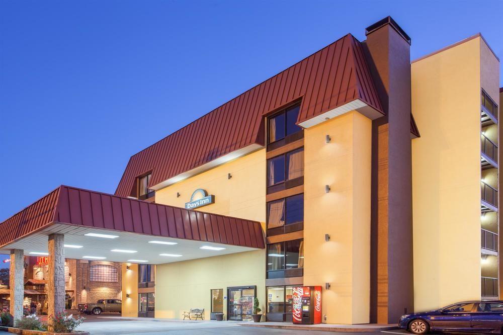 Clarion Inn & Suites Near The Leconte Center Pigeon Forge Esterno foto