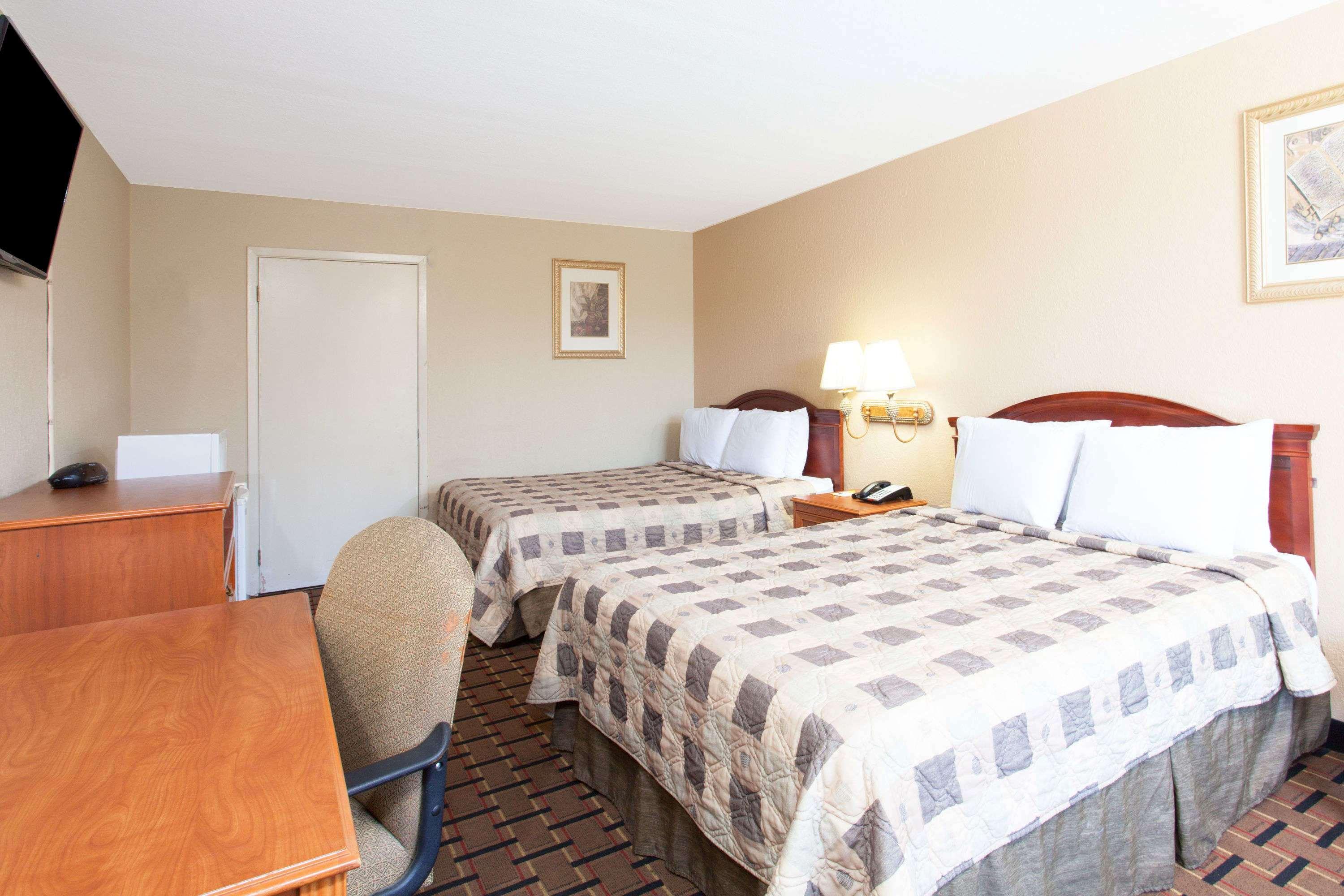 Clarion Inn & Suites Near The Leconte Center Pigeon Forge Esterno foto
