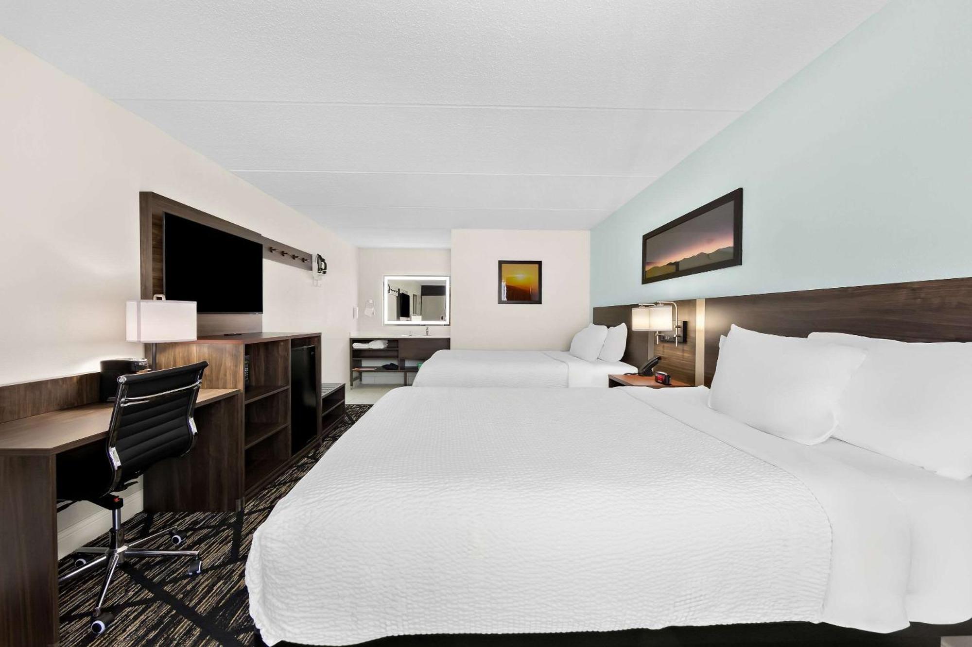 Clarion Inn & Suites Near The Leconte Center Pigeon Forge Esterno foto