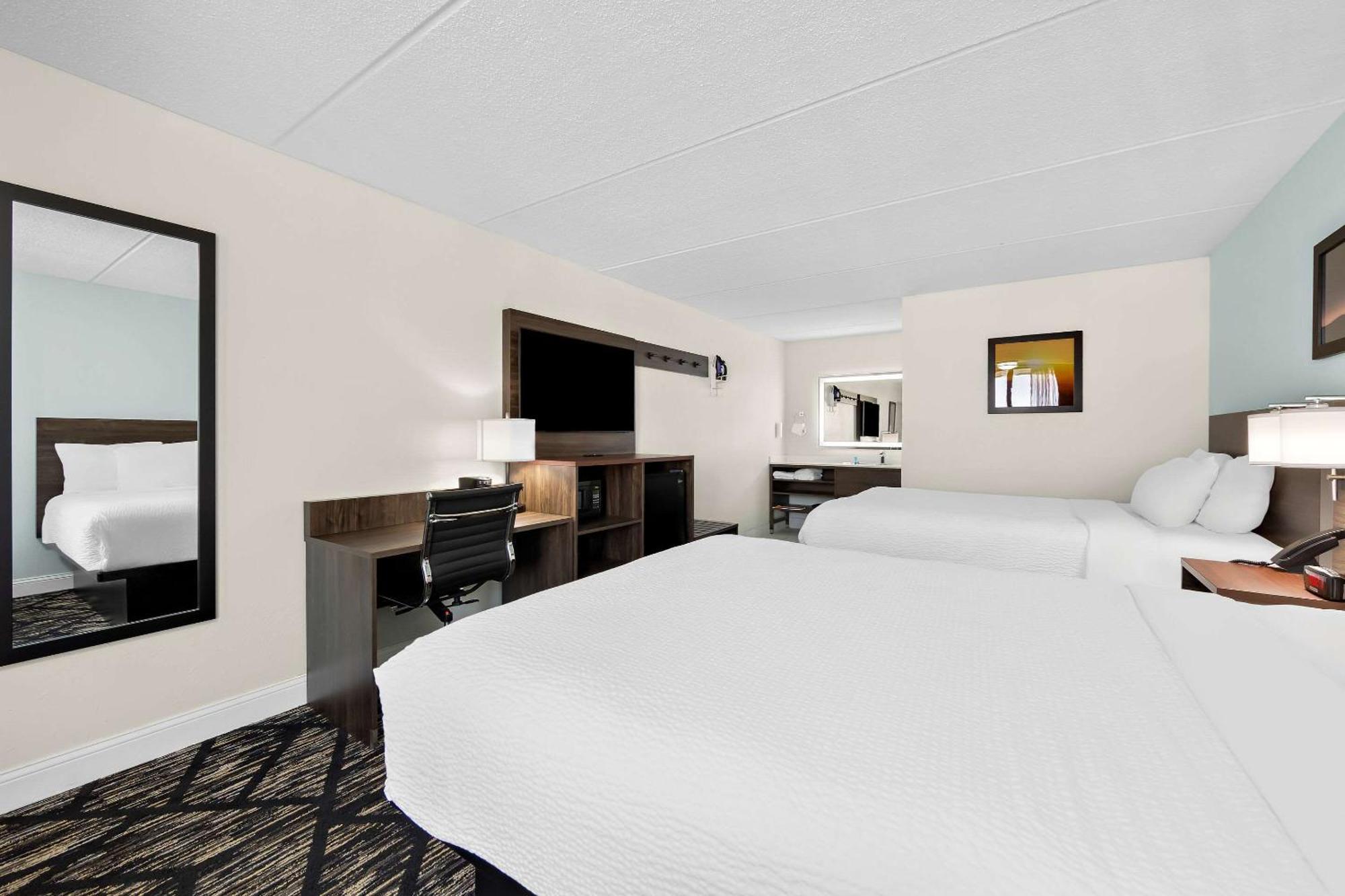Clarion Inn & Suites Near The Leconte Center Pigeon Forge Esterno foto
