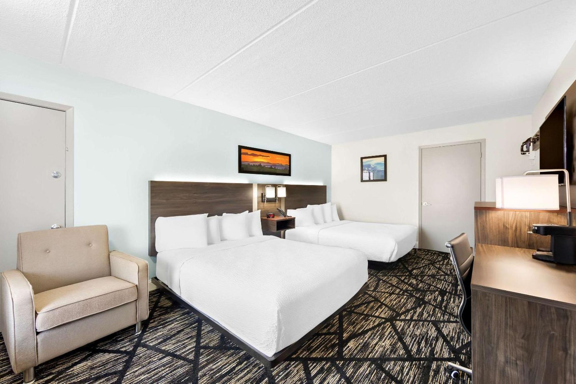 Clarion Inn & Suites Near The Leconte Center Pigeon Forge Esterno foto