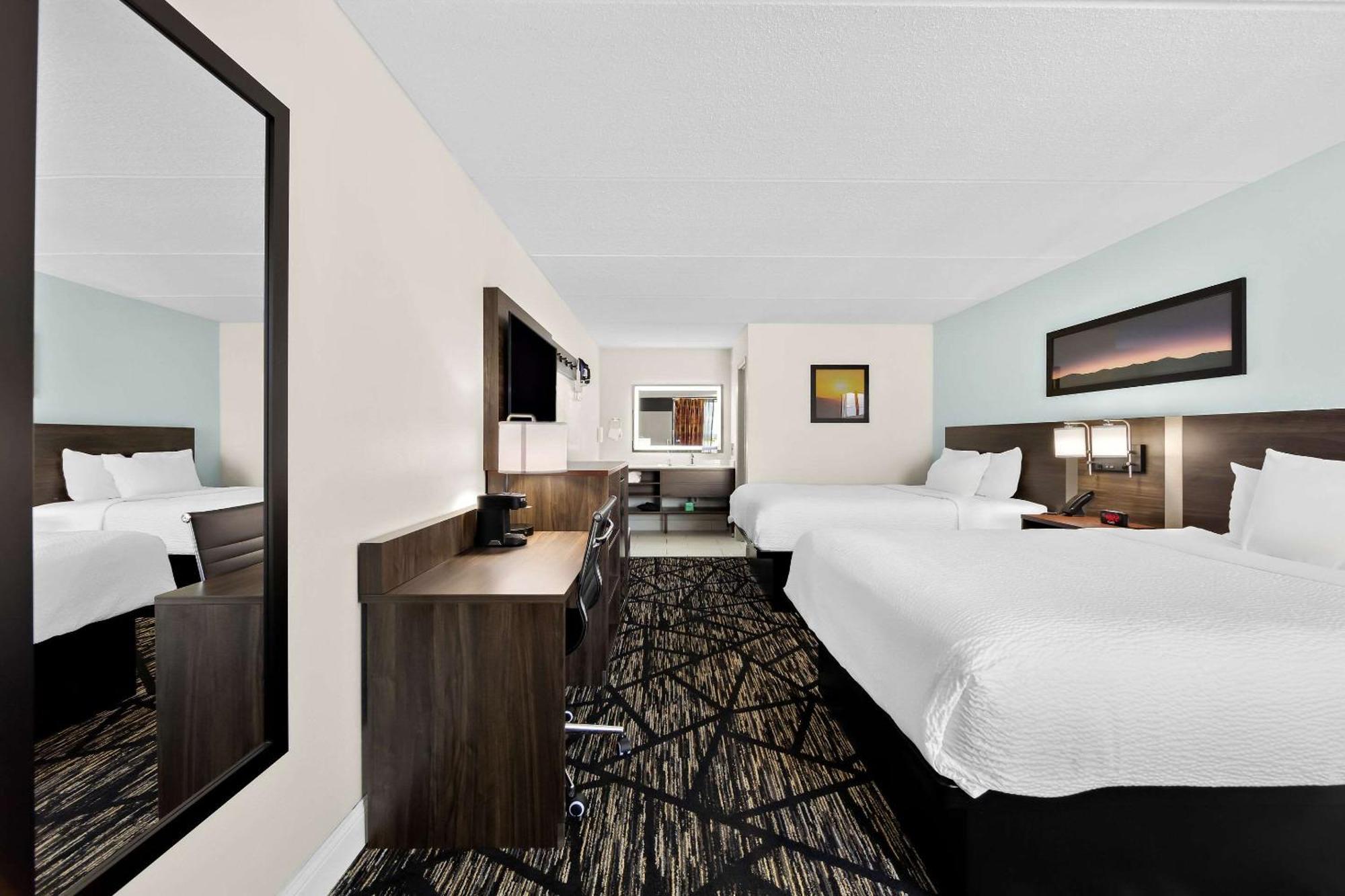 Clarion Inn & Suites Near The Leconte Center Pigeon Forge Esterno foto