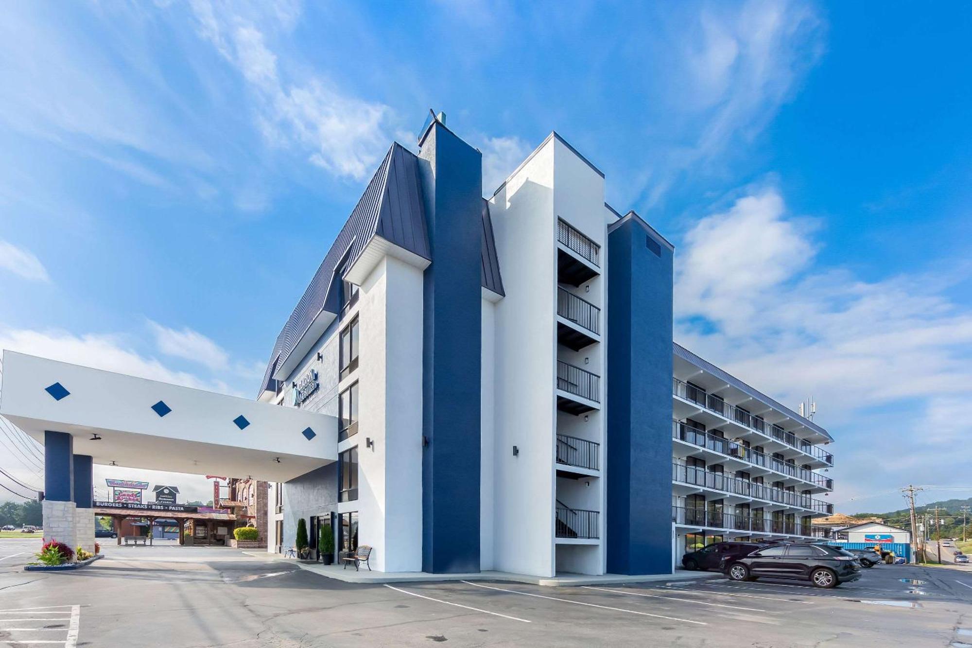 Clarion Inn & Suites Near The Leconte Center Pigeon Forge Esterno foto