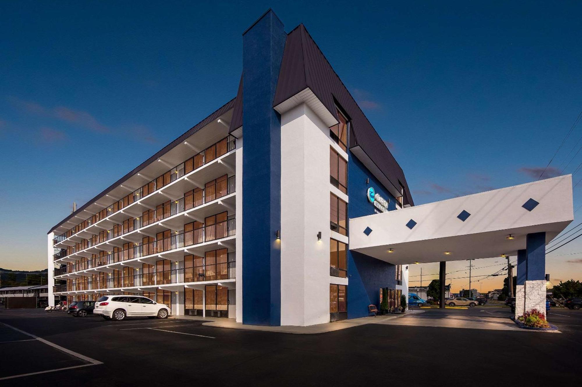 Clarion Inn & Suites Near The Leconte Center Pigeon Forge Esterno foto