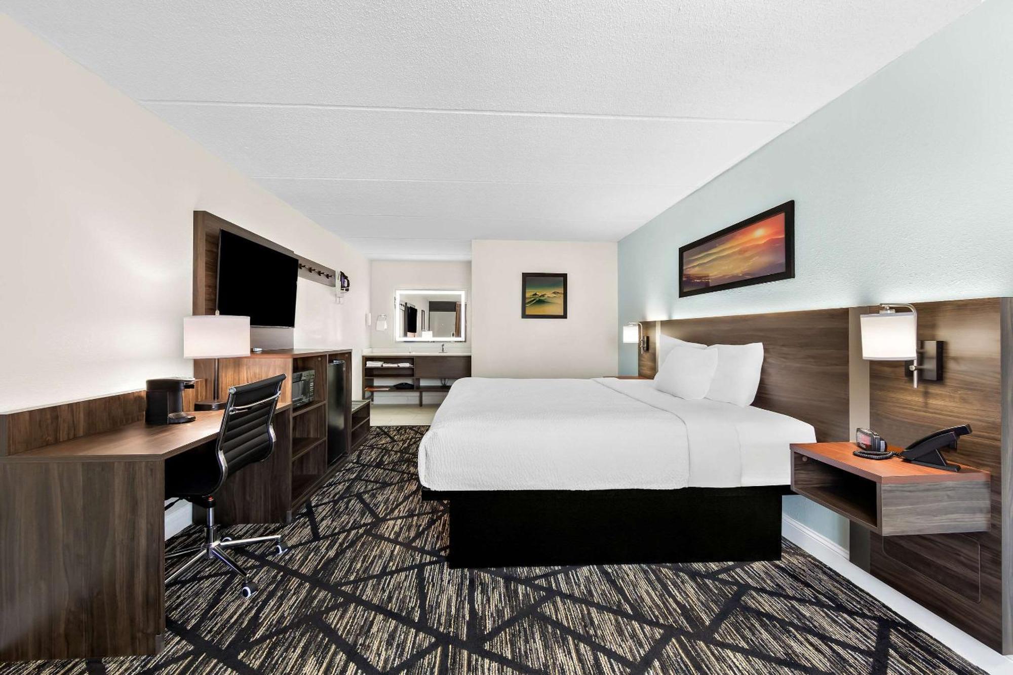 Clarion Inn & Suites Near The Leconte Center Pigeon Forge Esterno foto